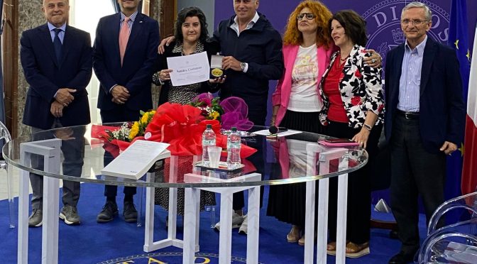Cosenza, il sindaco consegna il sigillo d’oro a Sandra Costanzo: è tra le 20 ricercatrici di eccellenza internazionale