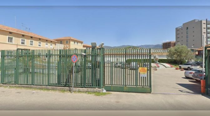 Cellulari in cella per comunicare con l’esterno: 50 indagati nel carcere di Cosenza